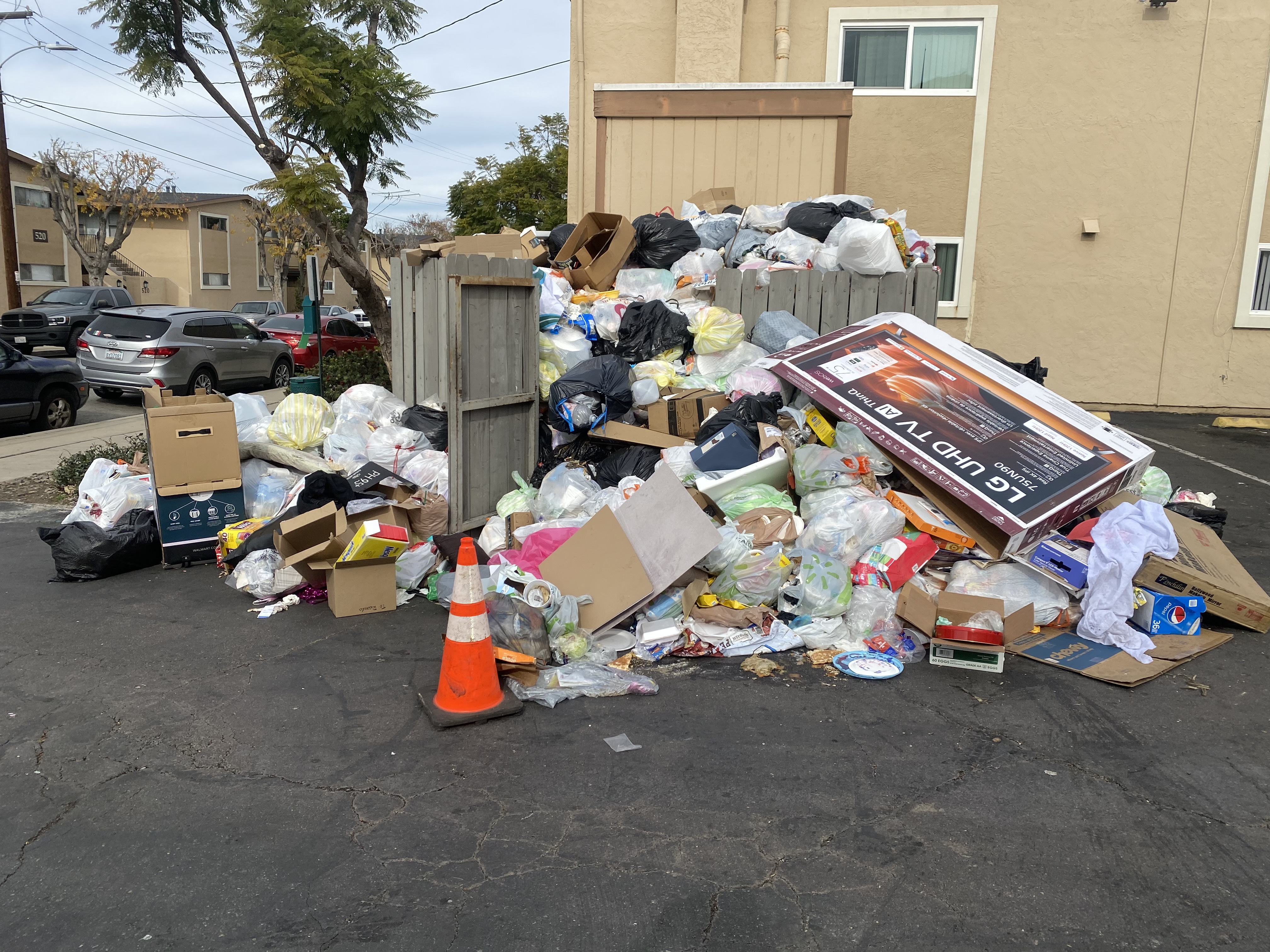 Recogida del servicio de basura para reanudar en Chula Vista, San Diego después del sindicato de trabajadores, Republic Services Reach Acuerdo