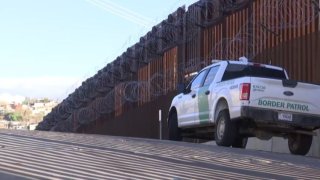 frontera entre California y México con patrulla fronteriza