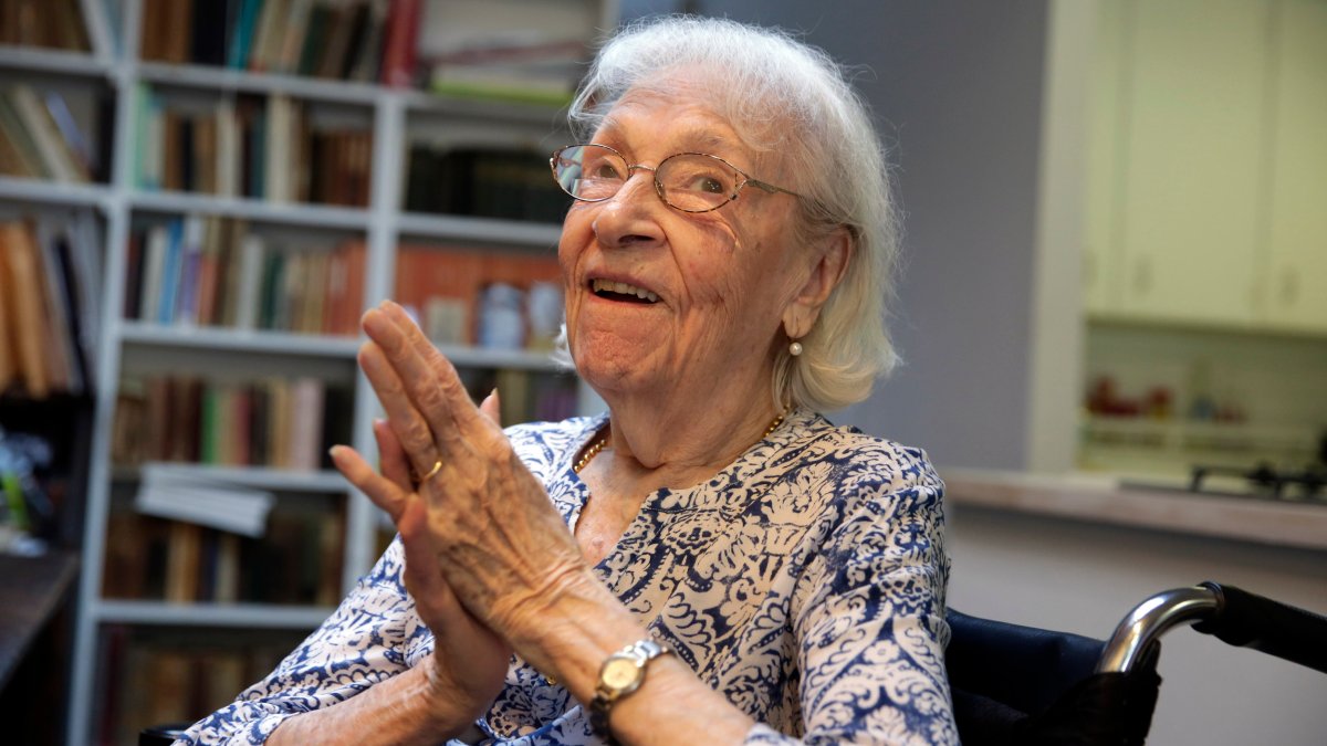 Carmen Herrera, Cuban-Born Abstract Artist, Dies at 106 - Vimarsana News