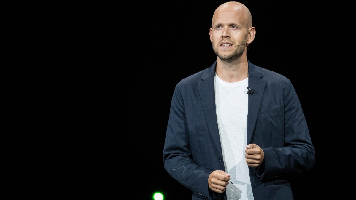 Spotify CEO Apologizes but Backs Rogan After racial Slur Episodes Removed – NBC 7 San Diego - Vimarsana News