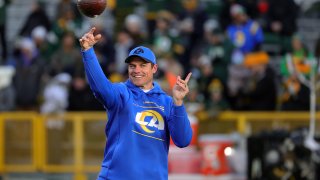 GREEN BAY, WISCONSIN – NOVEMBER 28: Offensive Coordinator Kevin O’Connell of the Los Angeles Rams participates in warmups prior to a game against the Green Bay Packers at Lambeau Field on November 28, 2021 in Green Bay, Wisconsin. The Packers defeated the Rams 36-28. (Photo by Stacy Revere/Getty Images)