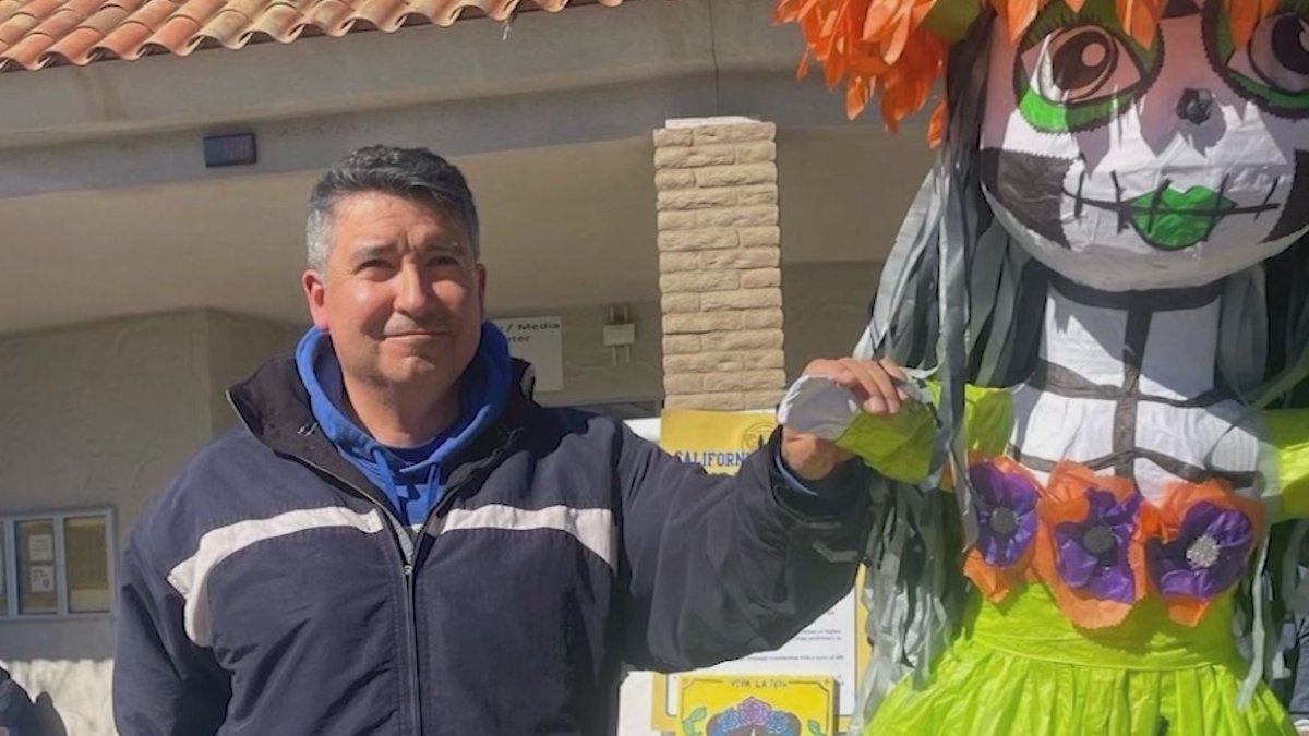 Estudiantes y familia despiden a maestra de español de Escondido en accidente automovilístico en Tijuana – Telemundo San Diego (20)