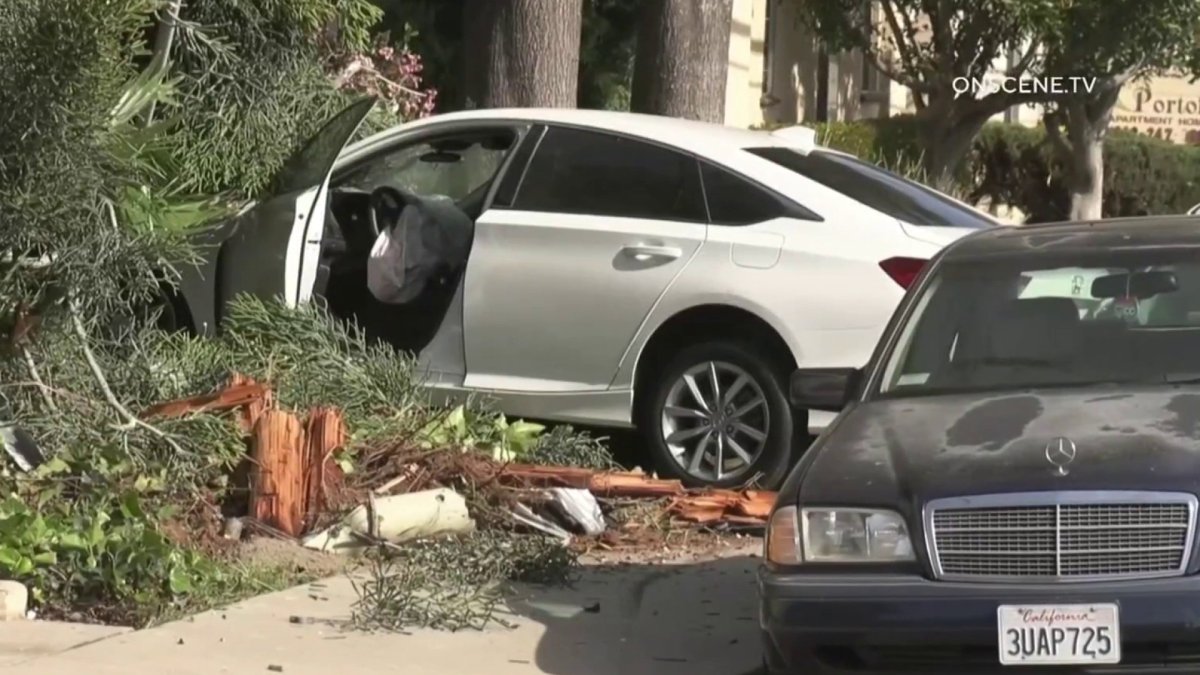 Power outage in El Cajon neighborhood after car hits pole