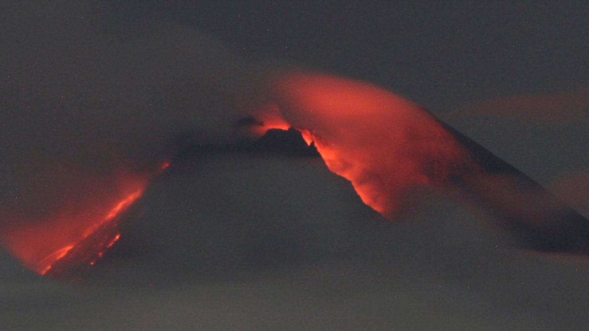Indonesia's Mount Merapi Erupts Multiple Times, 250 Evacuate - Vimarsana News