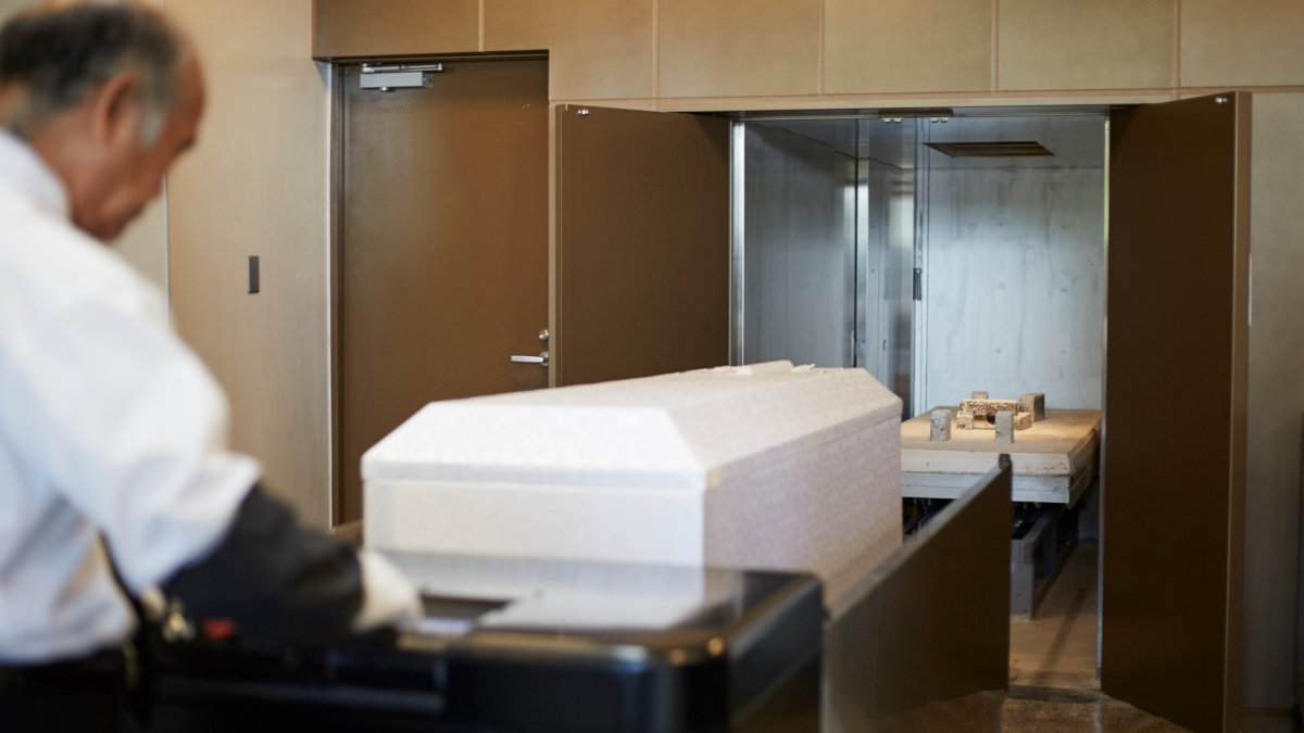 Windsor Mortuary Accused of Storing Bodies Without Refrigeration - Vimarsana News