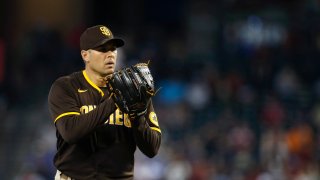PHOENIX, ARIZONA – AUGUST 15: Starting pitcher Craig Stammen #34 of the San Diego Padres prepares to throw against the Arizona Diamondbacks during the second inning of the MLB game at Chase Field on August 15, 2021 in Phoenix, Arizona. (Photo by Ralph Freso/Getty Images)