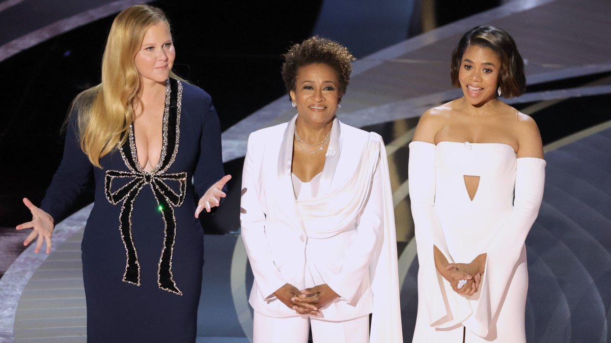 Schumer, Sykes and Hall Open Oscars With Jabs at Pay Equity, 'House of Gucci' — And Golden Globes – NBC 7 San Diego - Vimarsana News