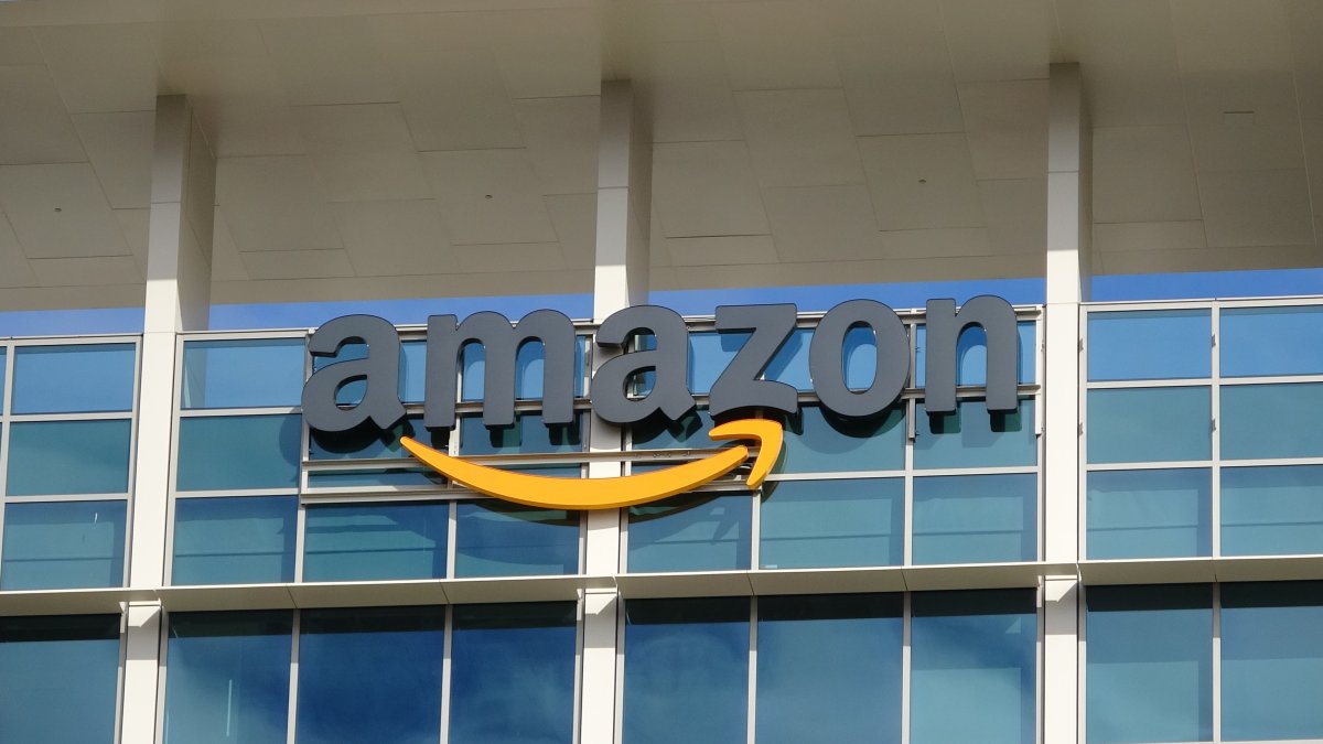 Amazon Adds 5% 'Fuel and Inflation Surcharge' to Seller Fees - Vimarsana News