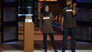 Intisar Bashir (left) and Rashid Mahdi pitch their Cleveland-based company Browndages to the investors on ABC’s “Shark Tank.”