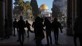 Palestinians clash with Israeli security forces