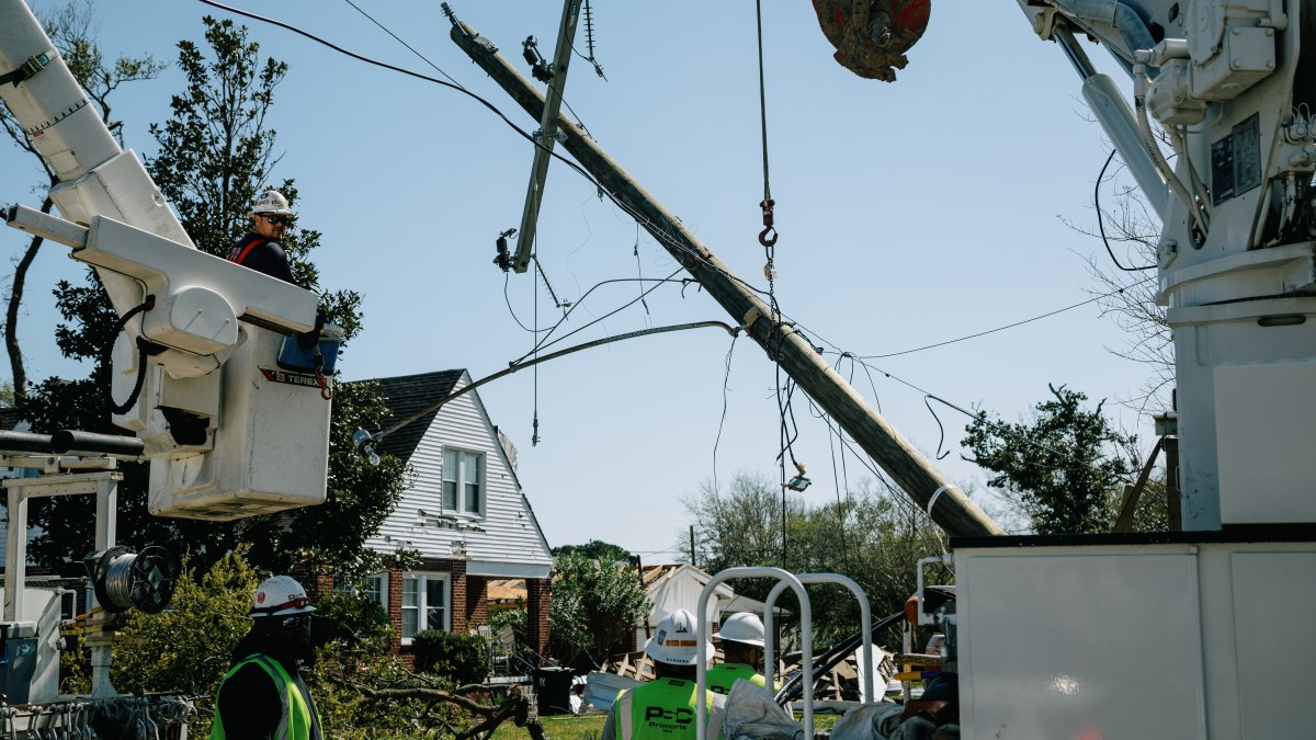 Storms Batter Aging US Power Grid as Climate Disasters Spread – NBC 7 San Diego - Vimarsana News