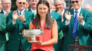 AUGUSTA, GEORGIA - APRIL 02: Anna Davis of the United States celebrates with the trophy after winning during the final round of the Augusta National Women's Amateur at Augusta National Golf Club on April 02, 2022 in Augusta, Georgia. (Photo by David Cannon/Getty Images)