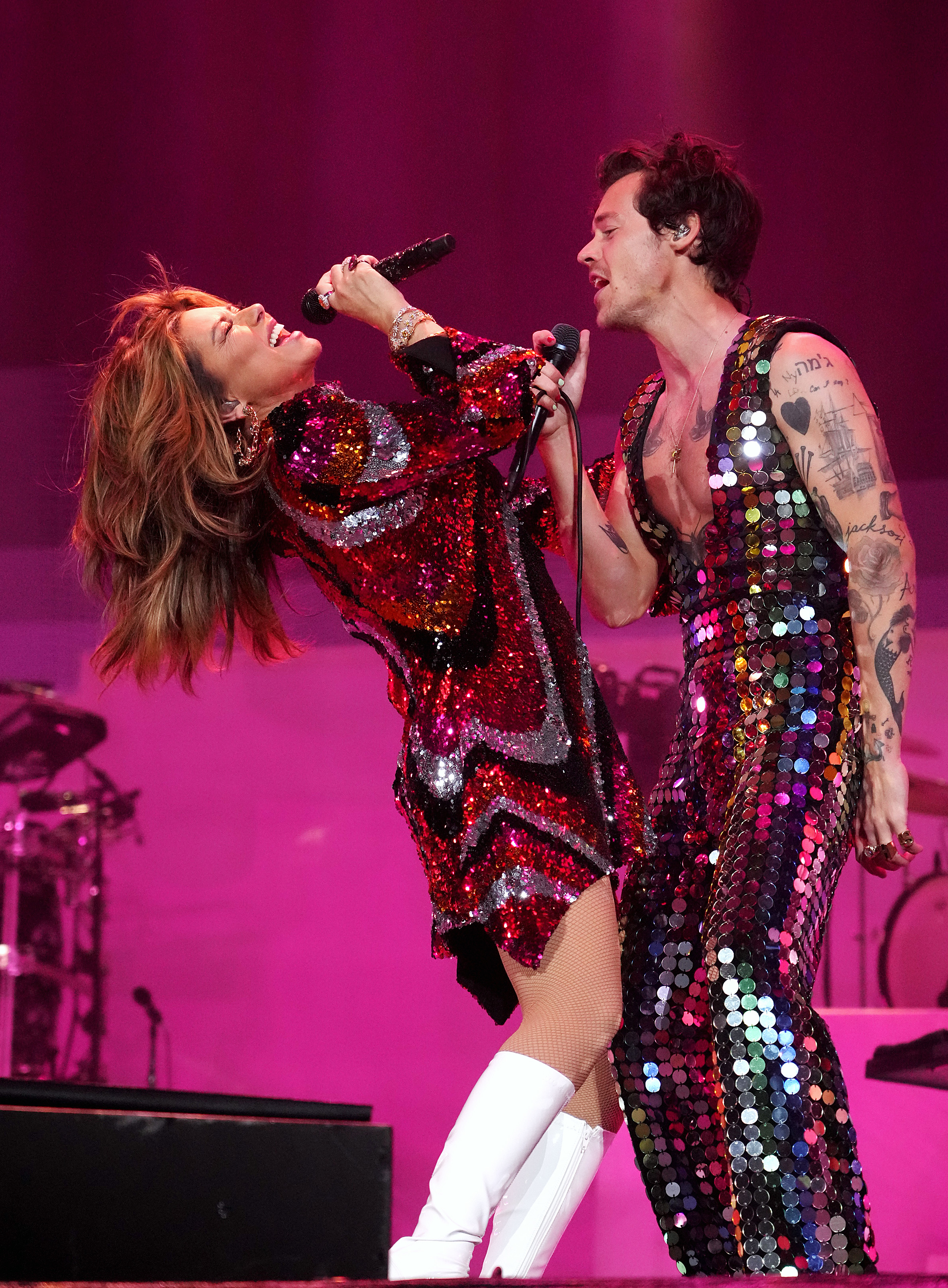 Watch Harry Styles and Shania Twain Unite for Surprise Performance at Coachella - Vimarsana News