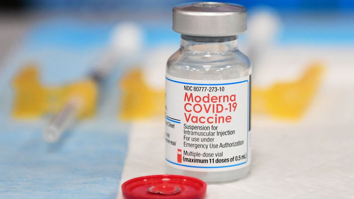 FDA Advisers Back Moderna's COVID-19 Vaccine for Older Kids - Vimarsana News