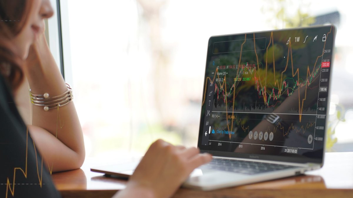 43% of Investors Say They're Too Nervous to Get Into Markets Right Now. Here's Why They Should Invest Anyway - Vimarsana News