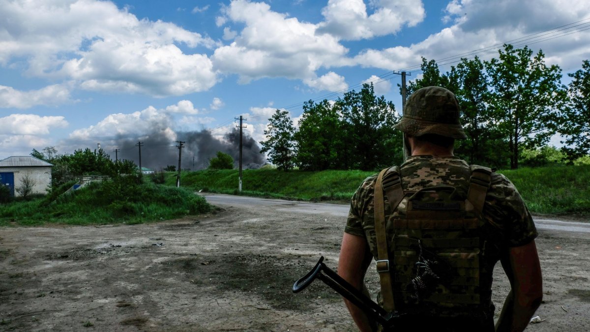 Russian Forces Advance in the East of Ukraine; Zelenskyy Says Donbas Situation 'Very Difficult.' Follow Our Live Updates – NBC 7 San Diego - Vimarsana News