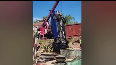 Neighbor Jumps Into Pool to Save Passengers After Crash