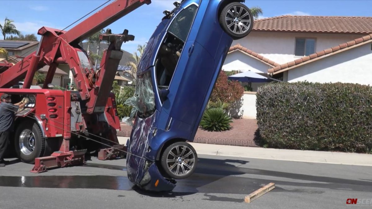 Good Samaritan Rescues 2 People in Rancho Penasquitos After Car Drives Through Fence, Lands Into Pool - Vimarsana News