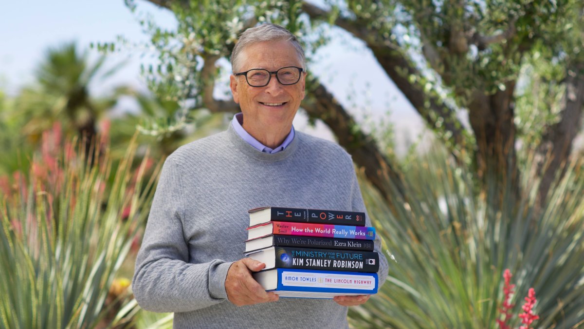 Bill Gates Has 5 Book Recommendations for Your 2022 Summer Reading List: 'Compelling Without Sacrificing Any Complexity' – NBC 7 San Diego - Vimarsana News