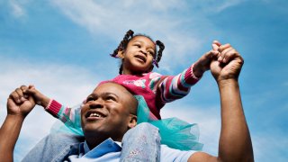 Harvard-Trained Parenting Expert: Fathers Who Do These 8 Things Are More Likely to Raise Confident, Strong-Minded Daughters