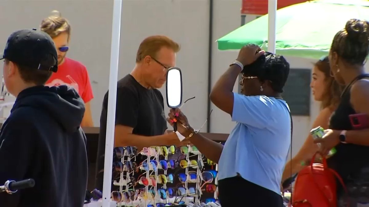San Diego Starts Handing Out First Permits for Sidewalk Vendors NBC 7