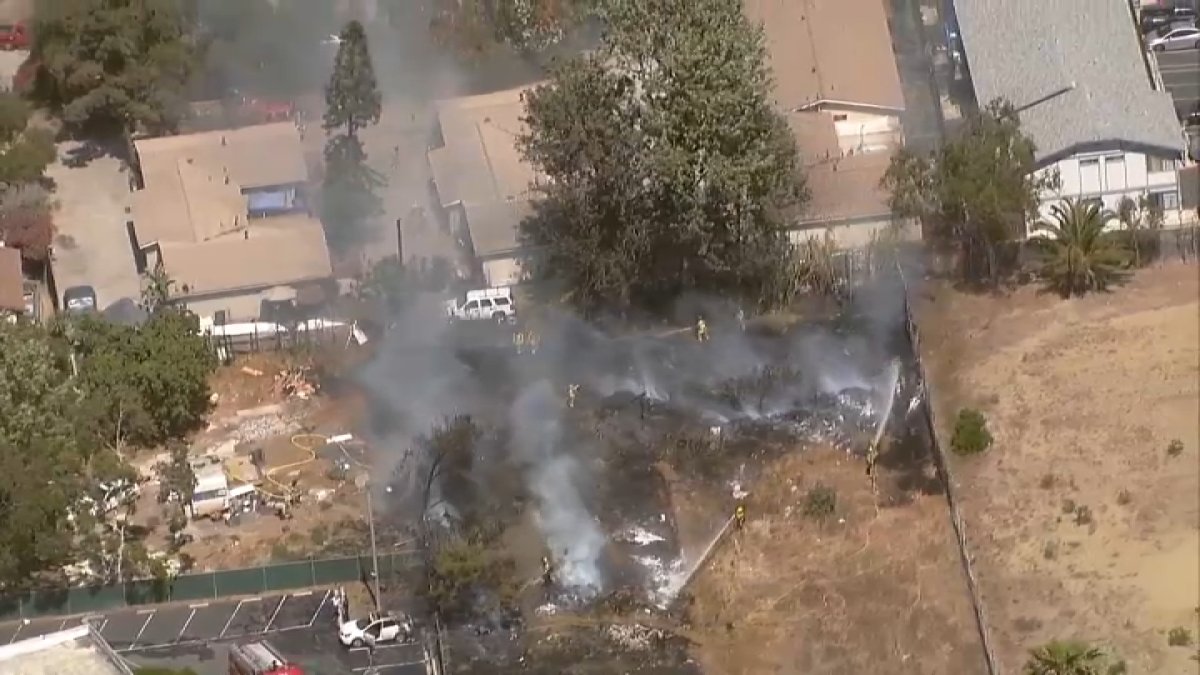 Brush Fire Sparks in San Ysidro, Spread to Homes – NBC 7 San Diego