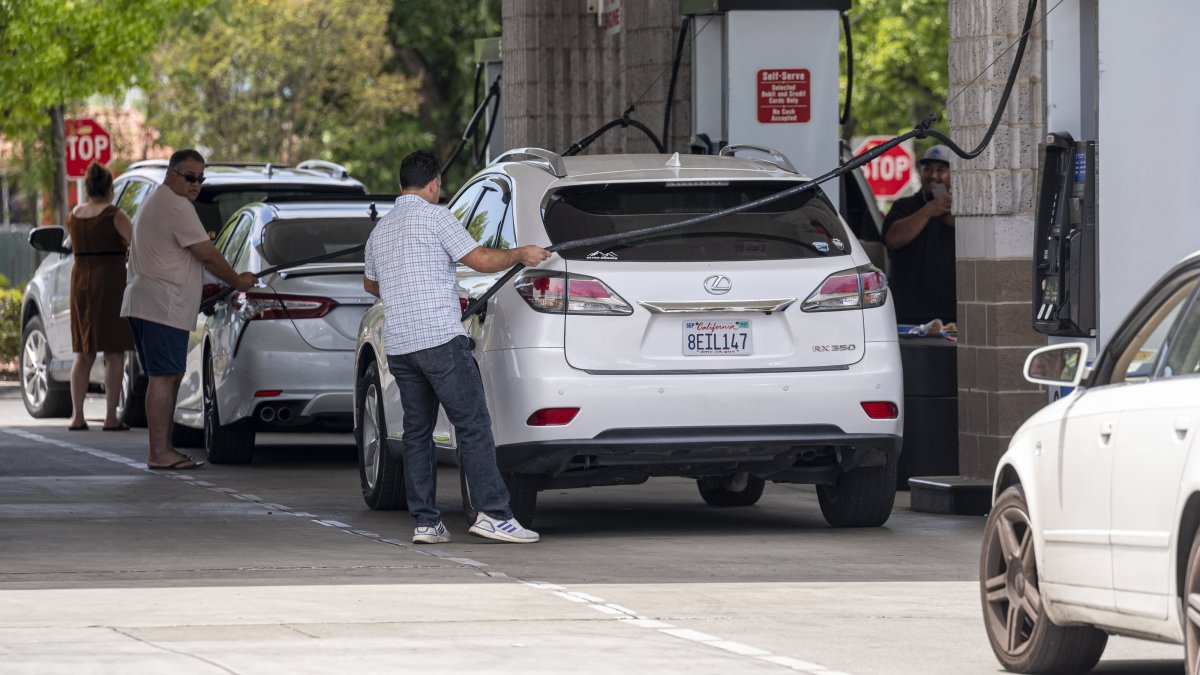 How much was the gas tax rate in California from November 2017 to June 2018?
