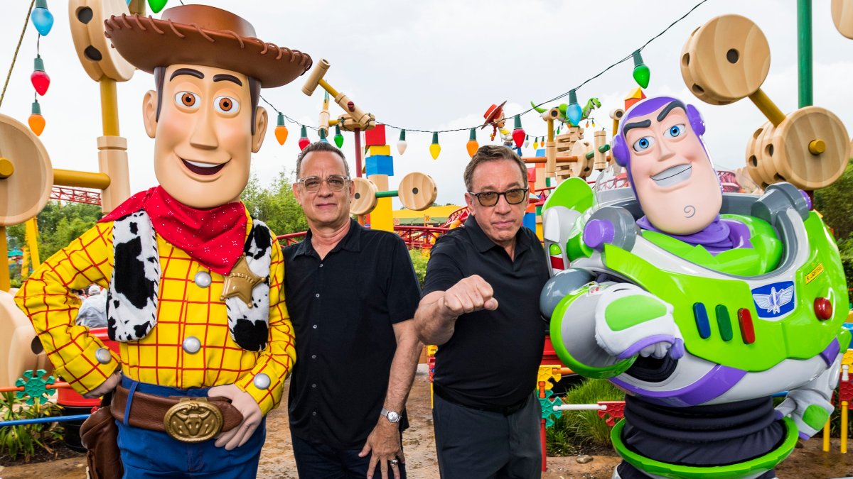 Tom Hanks Reacts to Tim Allen Not Being Cast in 'Lightyear' – NBC 7 San Diego - Vimarsana News