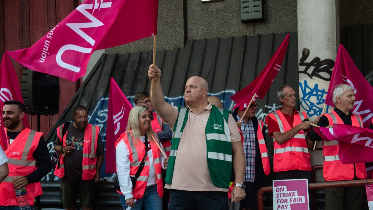 'Something Is Seriously Wrong': Postal Workers Latest to Strike as UK Cost Chaos Continues – NBC 7 San Diego - Vimarsana News