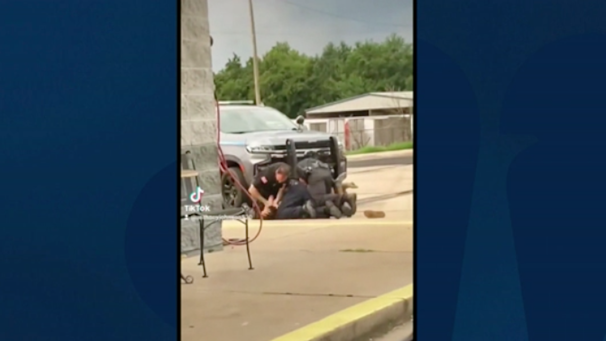 3 Arkansas Officers Suspended After Video Surfaces Of Police Beating ...