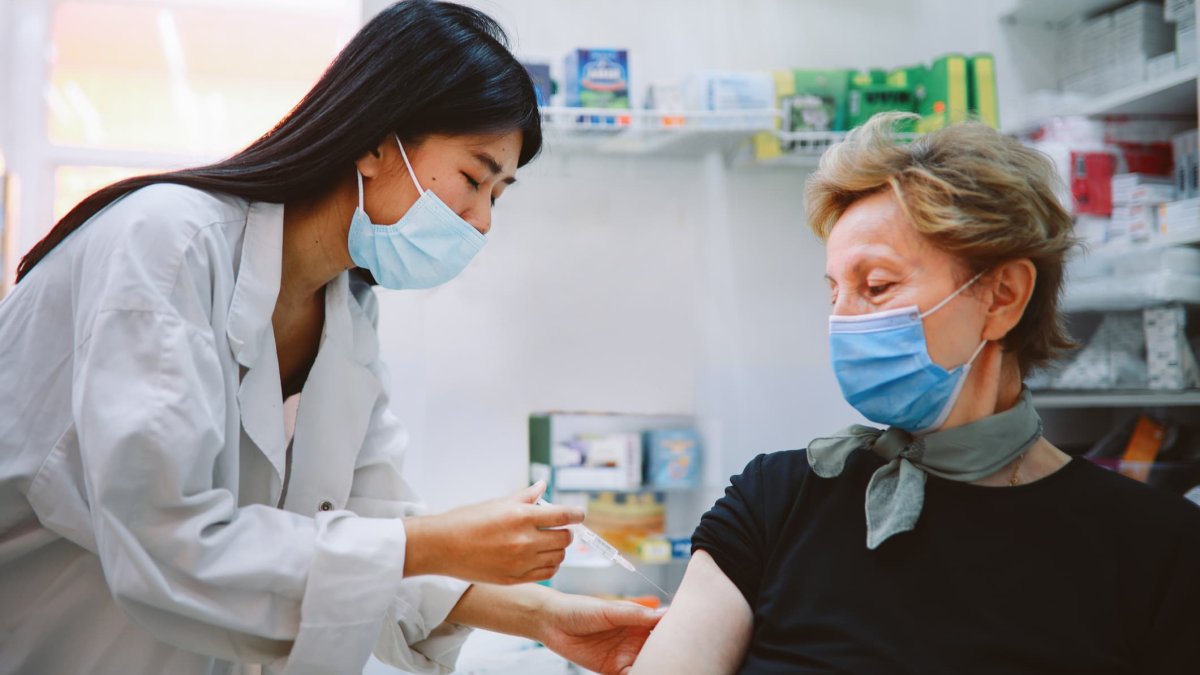 'Should I Get My Omicron Booster and Flu Shot at the Same Time?' and Other Questions About Fall Vaccines, Answered – NBC 7 San Diego - Vimarsana News