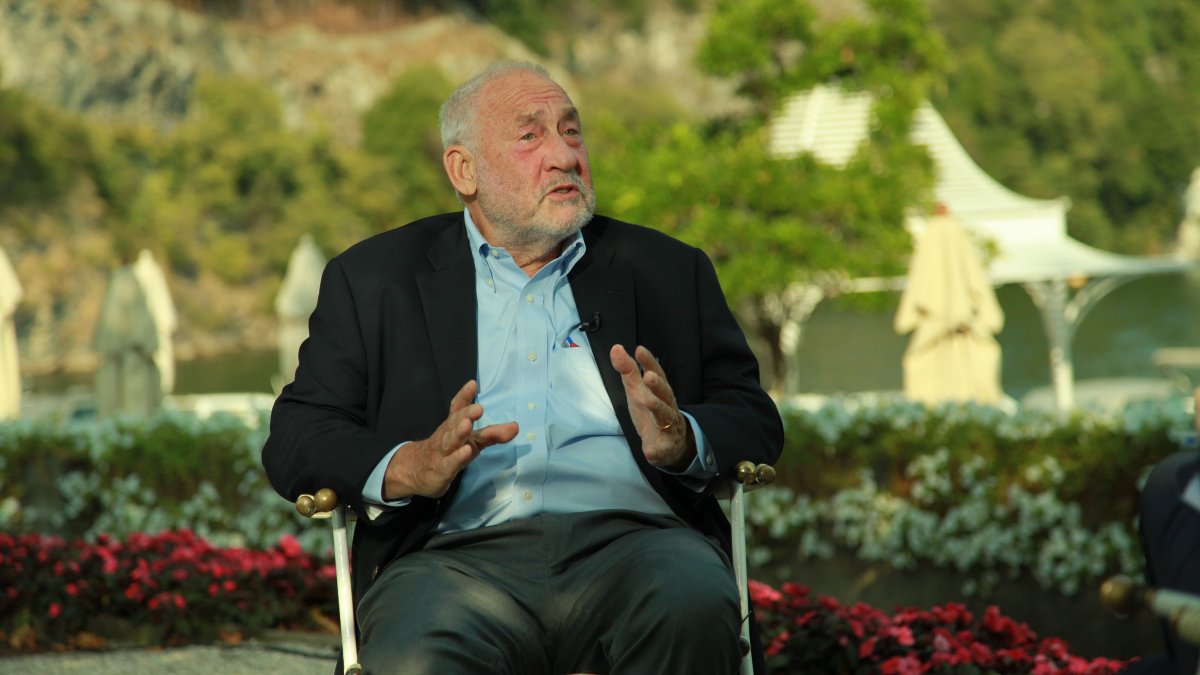 Economist Joseph Stiglitz Says There Are 3 Reasons Why Further Fed Rate Hikes Might Make Inflation Worse - Vimarsana News