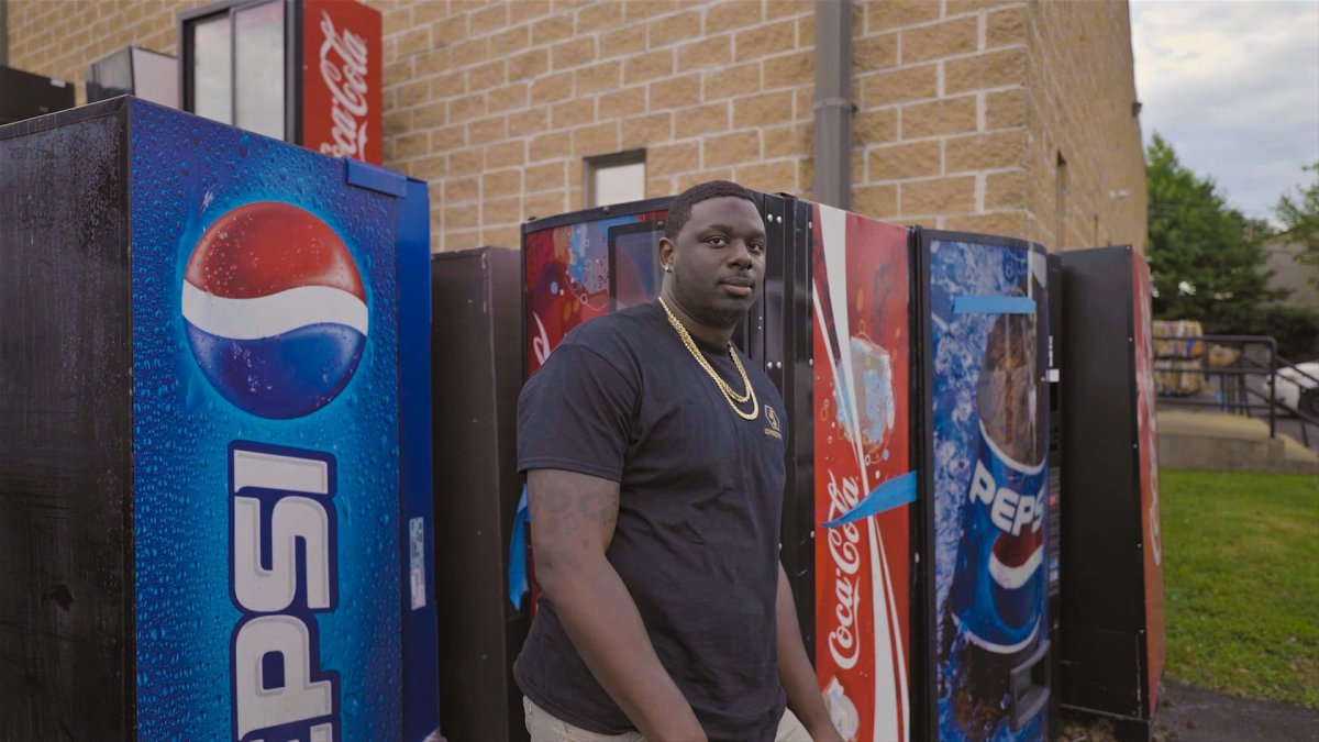 How This 31-Year-Old Turned His Side Hustle Into a $300,000 Vending Machine Business: 'I Only Work 4 Hours a Week' – NBC 7 San Diego - Vimarsana News