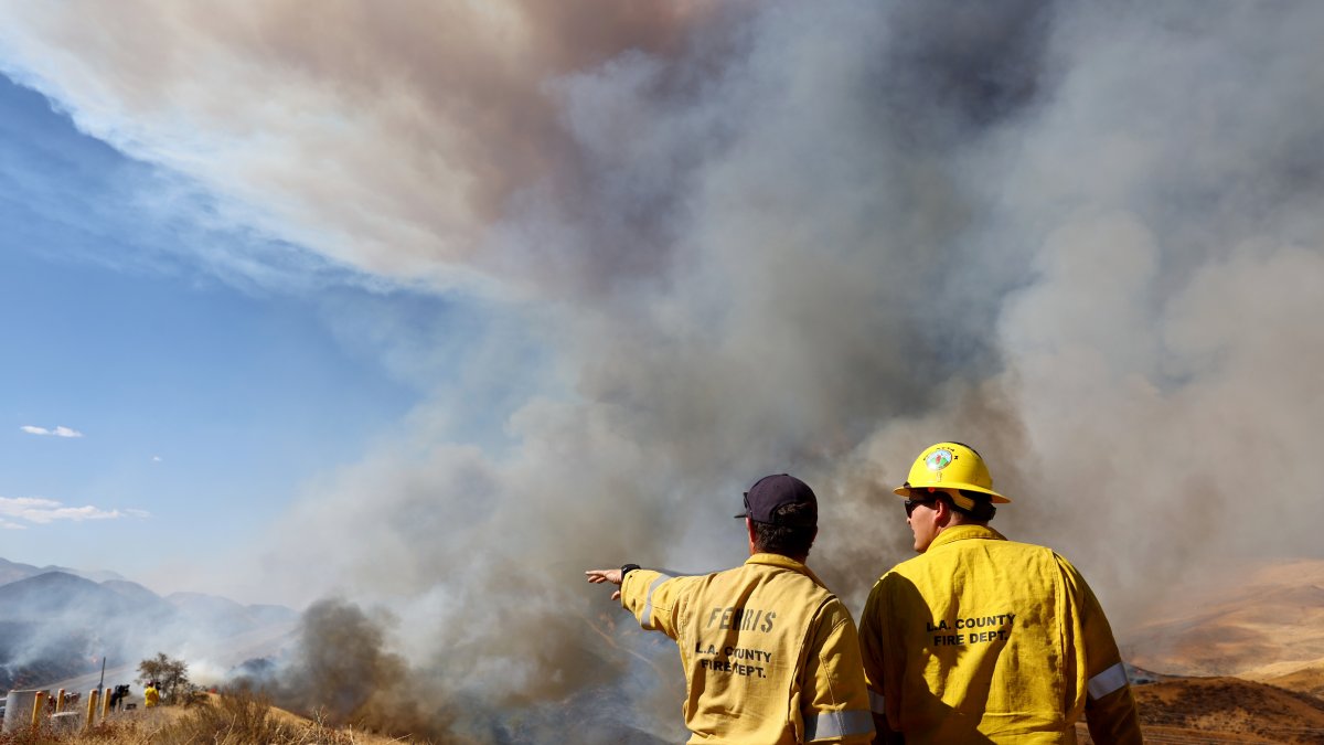 Crews Make Progress on 5,208-Acre Castaic Brush Fire – NBC 7 San Diego - Vimarsana News