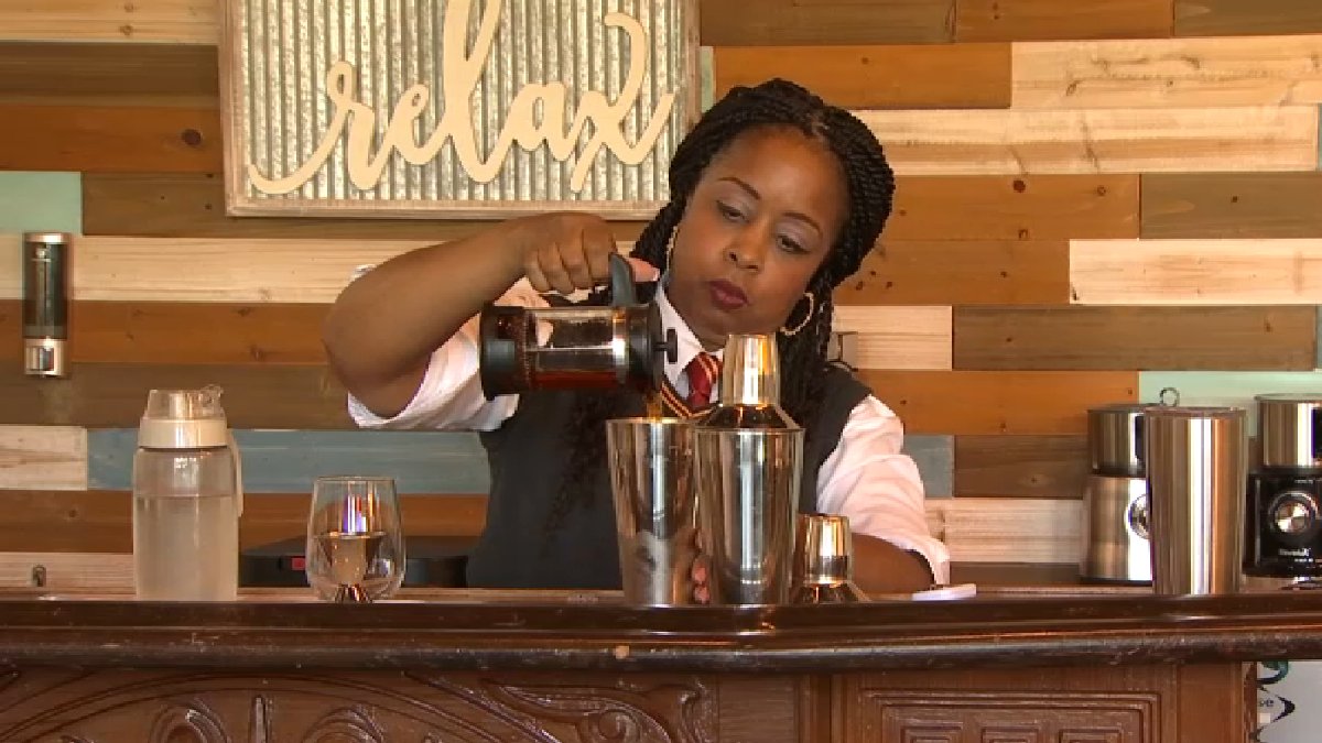 Oceanside Business Owner Reflects on Tea Lounge's Growth - Vimarsana News