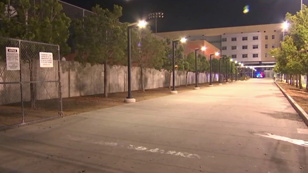 Teens Overdose in Bernstein High School Bathroom in Hollywood; One Dies – NBC 7 San Diego - Vimarsana News