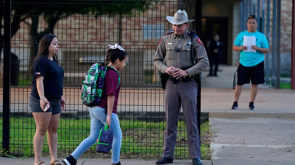 Uvalde School Year Starts Amid Fear and Unfinished Security - Vimarsana News