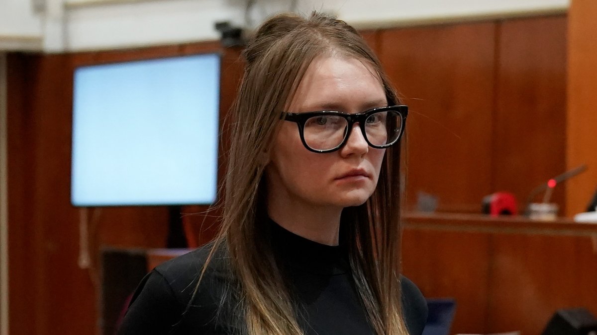 how did anna delvey get money
