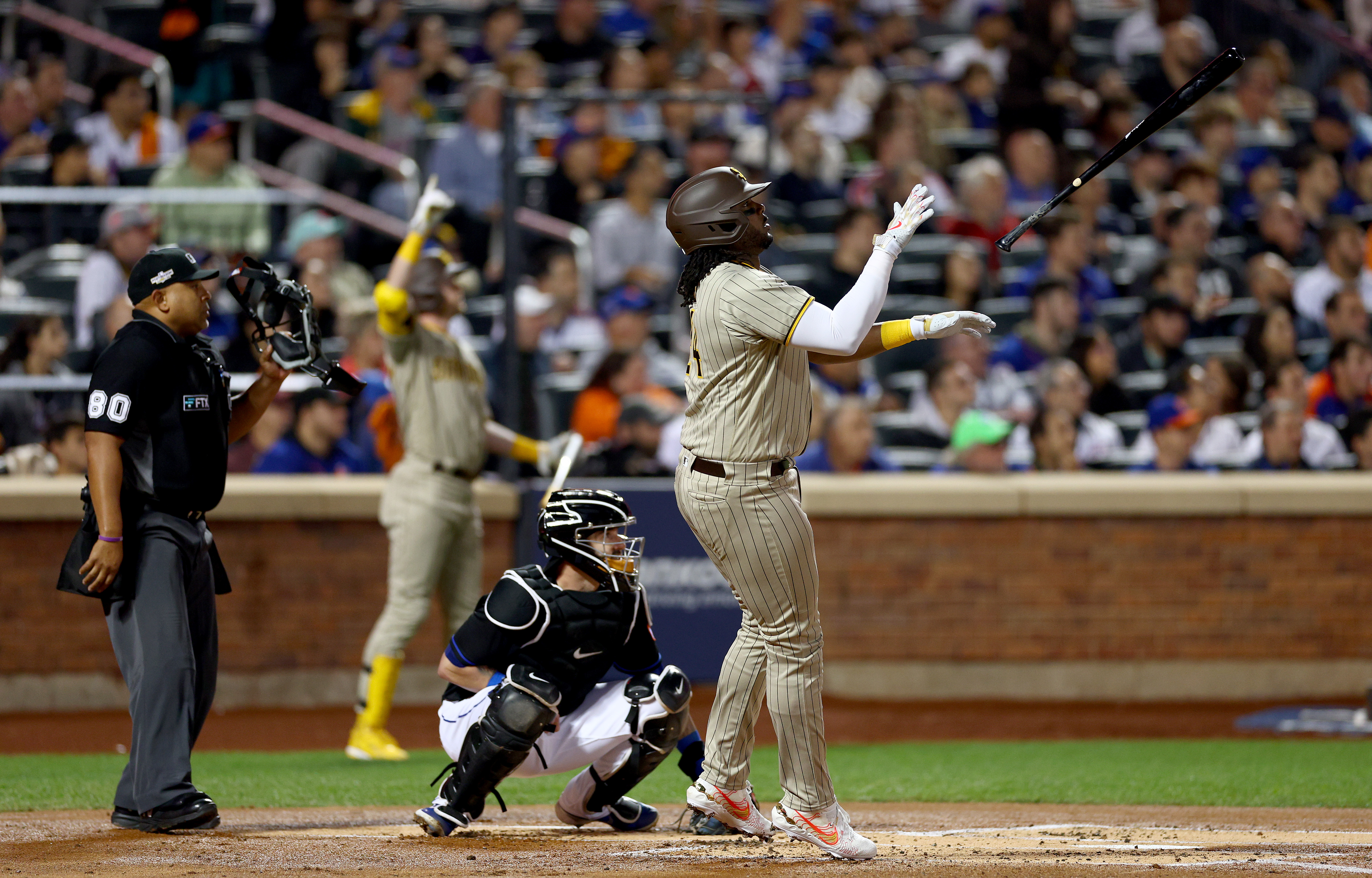 Padres stun Mets with four homers off Scherzer, win Game 1 - The
