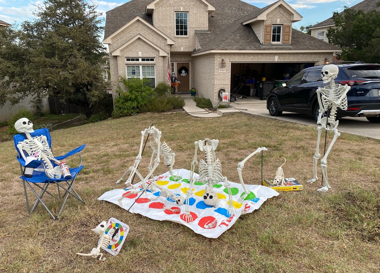 Texas Family Changes Halloween Skeleton Display Daily in October – NBC 7 San Diego - Vimarsana News