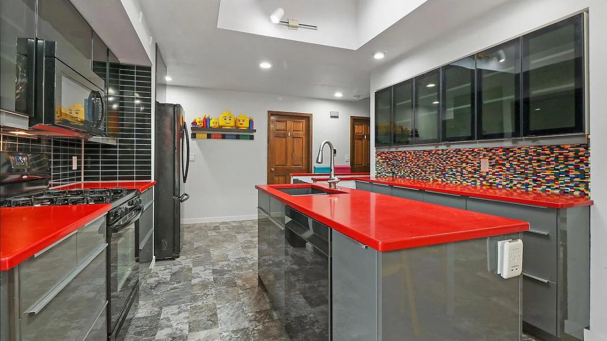 LEGO-Themed House in Kenosha Finds Buyer: See the Home's Colorful Interior – NBC 7 San Diego - Vimarsana News