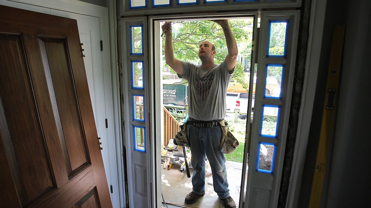 Here's Why Home Depot and Lowe's Are Booming in a Housing Market Bust - Vimarsana News