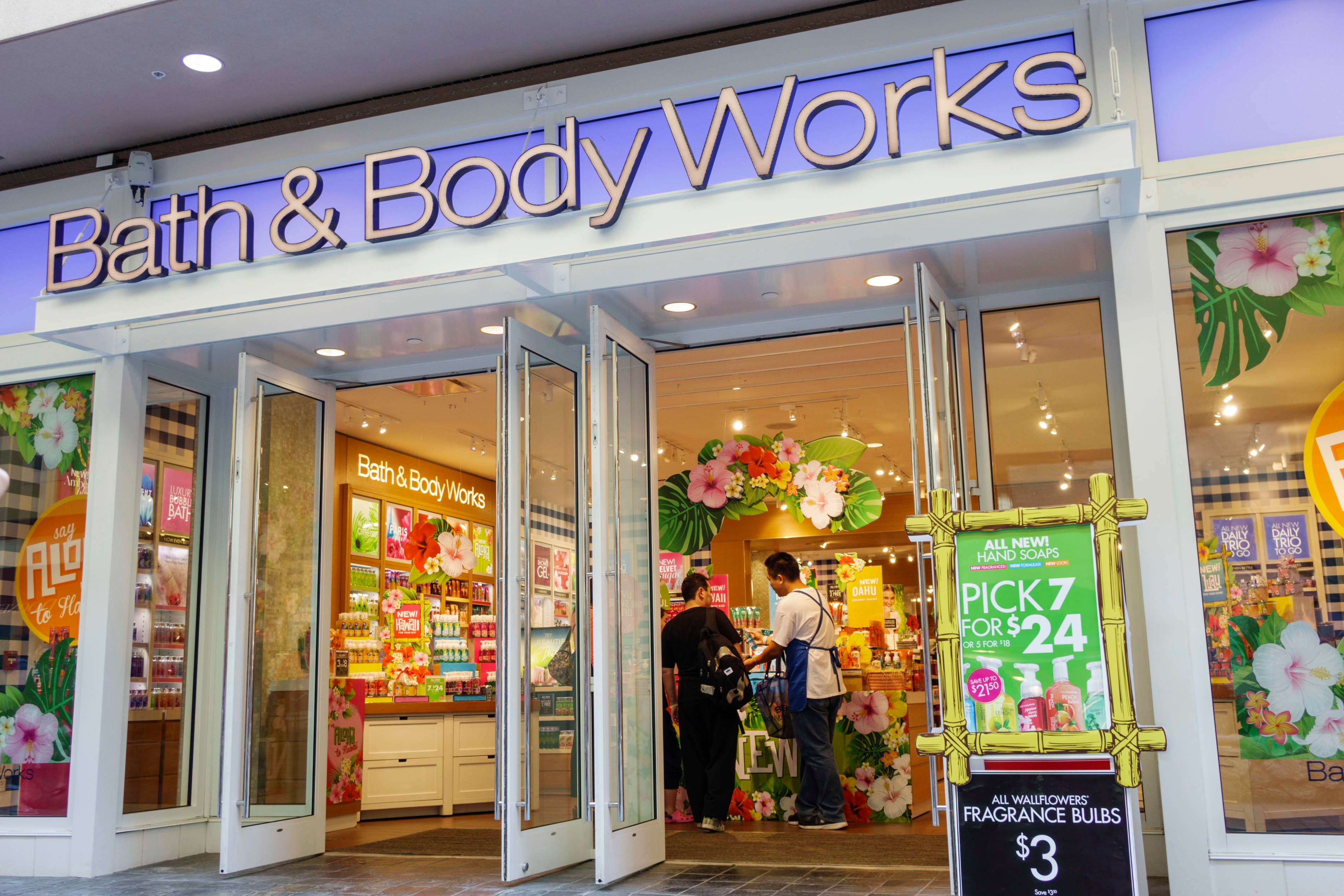 Stocks Making the Biggest Moves Midday: Bath & Body Works, Norwegian Cruise Line, Macy's and More - Vimarsana News