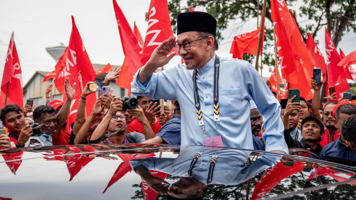 Malaysia's Upcoming Election Is Poised to Be a Battleground of Uncertainty - Vimarsana News