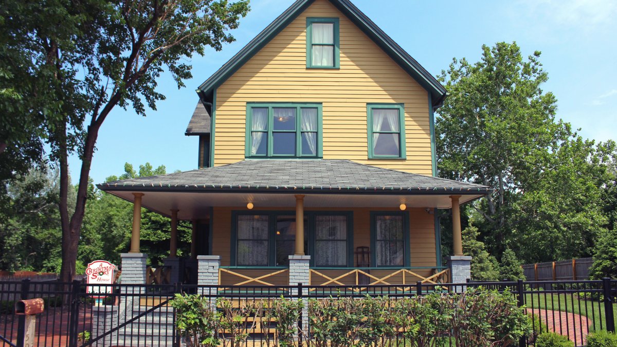 House From 'A Christmas Story' Is Now for Sale in Cleveland. See What It Looks Like - Vimarsana News