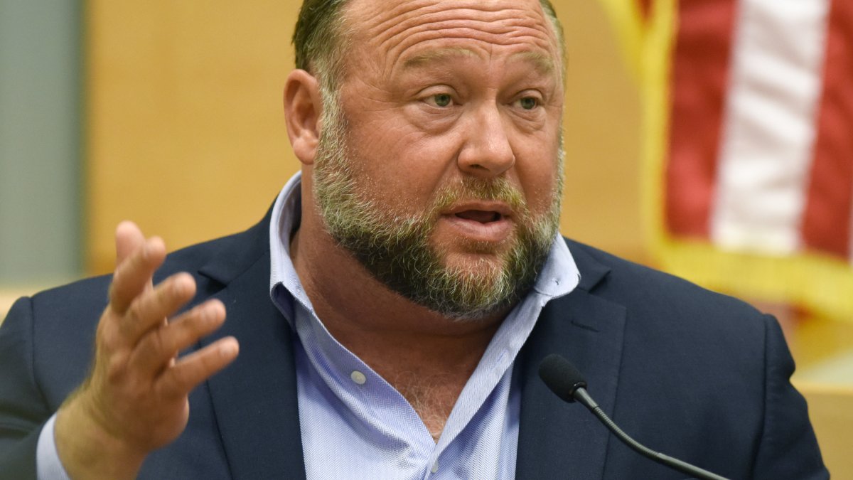 Judge Allows Sandy Hook Cases Against Alex Jones to Proceed – NBC 7 San Diego - Vimarsana News