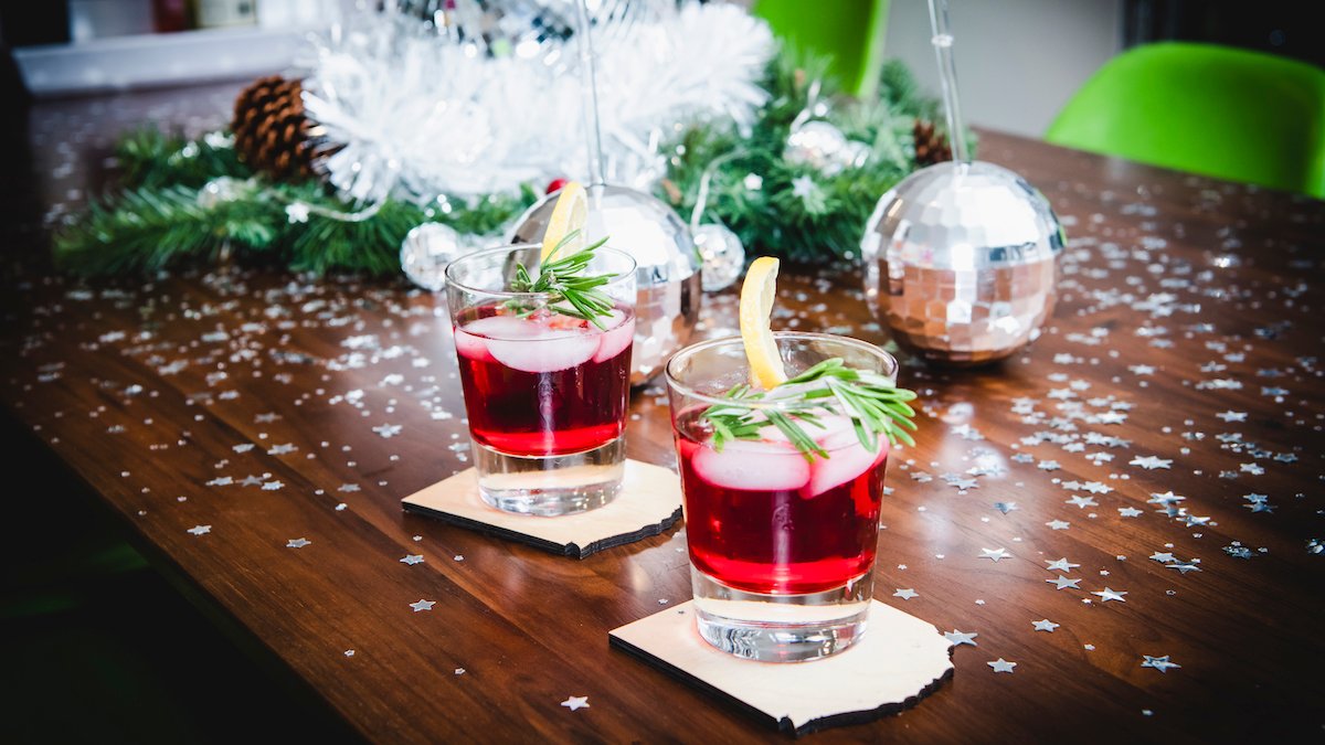 4 Festive Cocktail Recipes for Your Holiday 2022 Party – NBC 7 San Diego - Vimarsana News