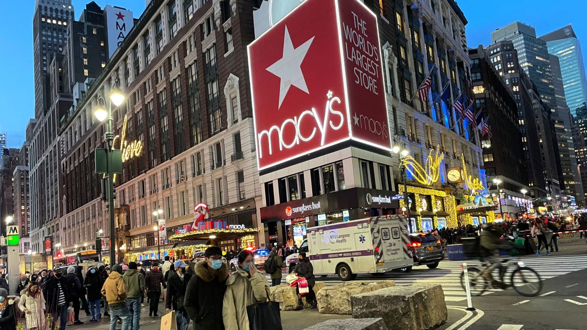 Macy's Warns Holiday-Quarter Will Come in Light, Citing Squeeze on Shoppers' Wallets - Vimarsana News
