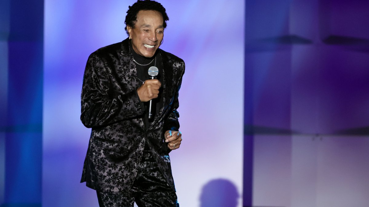 'King of Motown,' Smokey Robinson, to Release New Solo Album – NBC 7 San Diego - Vimarsana News