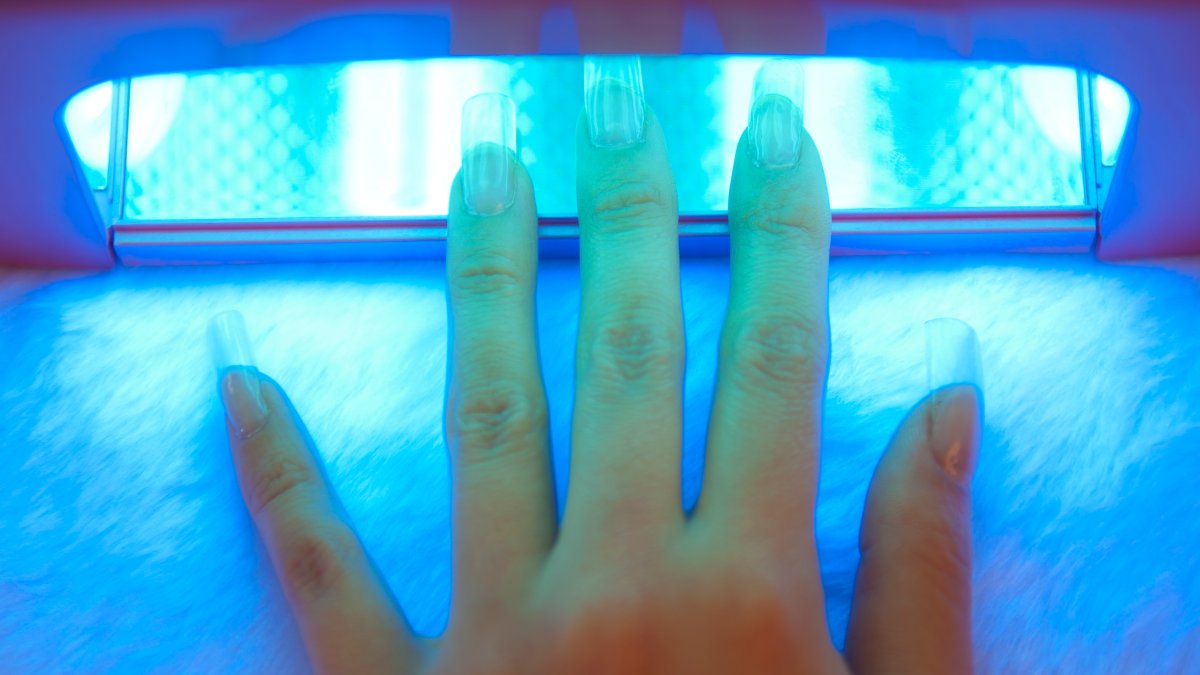 UV nail polish drying devices can cause cancer-causing mutations